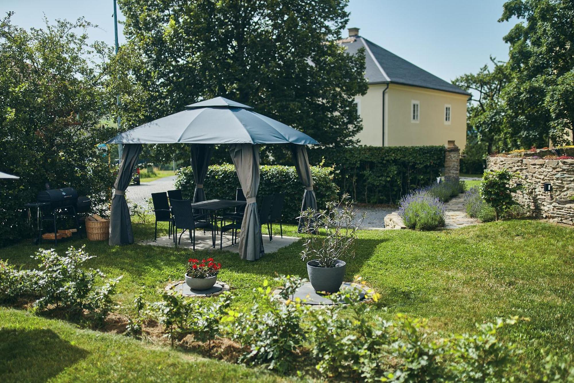 Barokní kaplanka 1796 A. D. - luxusní apartmány v Českém ráji Zelezny Brod Exterior foto