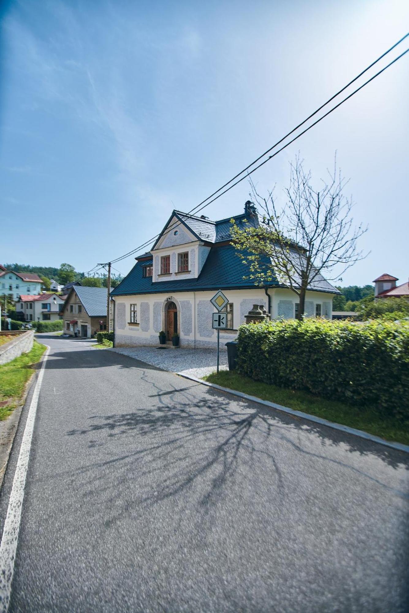 Barokní kaplanka 1796 A. D. - luxusní apartmány v Českém ráji Zelezny Brod Exterior foto